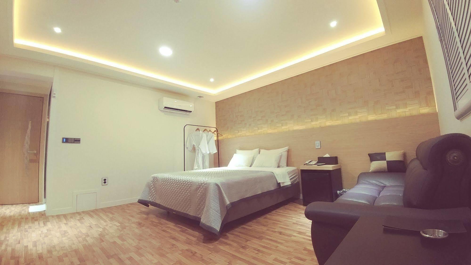 White Hotel Suwon Zewnętrze zdjęcie